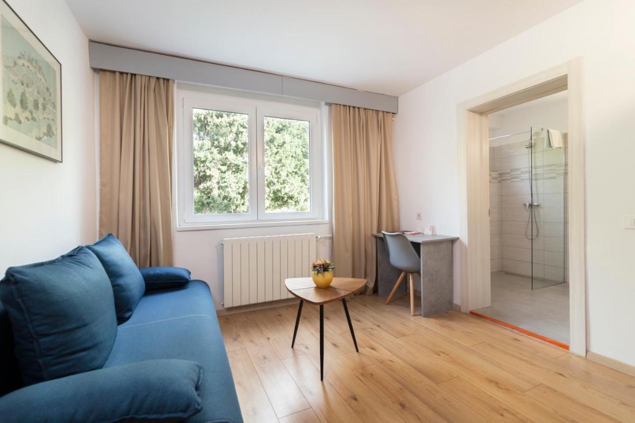 Hotel Boarding House Lucija Kostrena Esterno foto