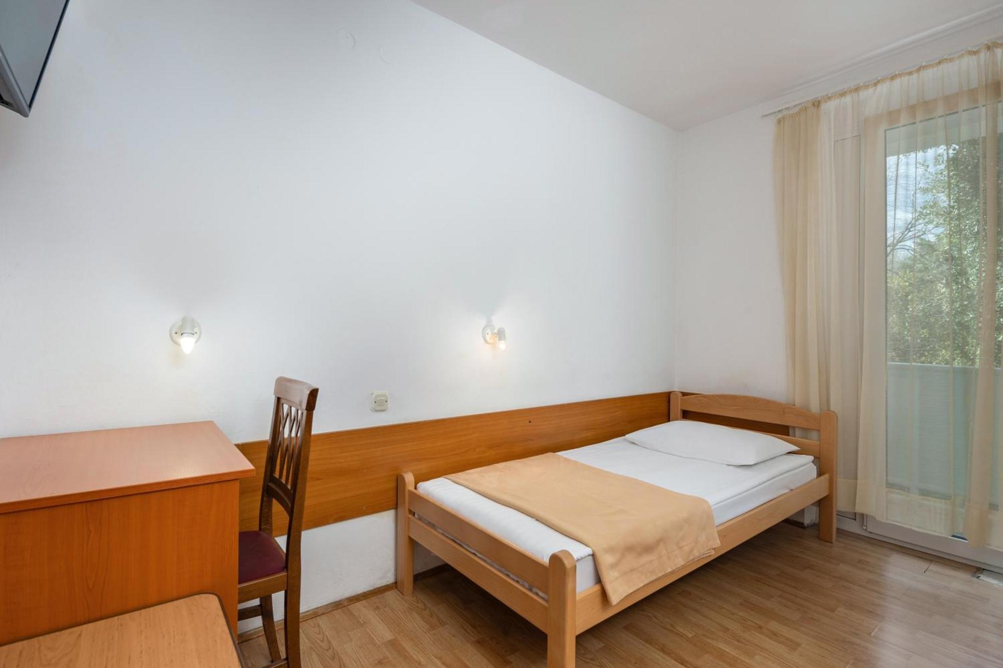 Hotel Boarding House Lucija Kostrena Esterno foto