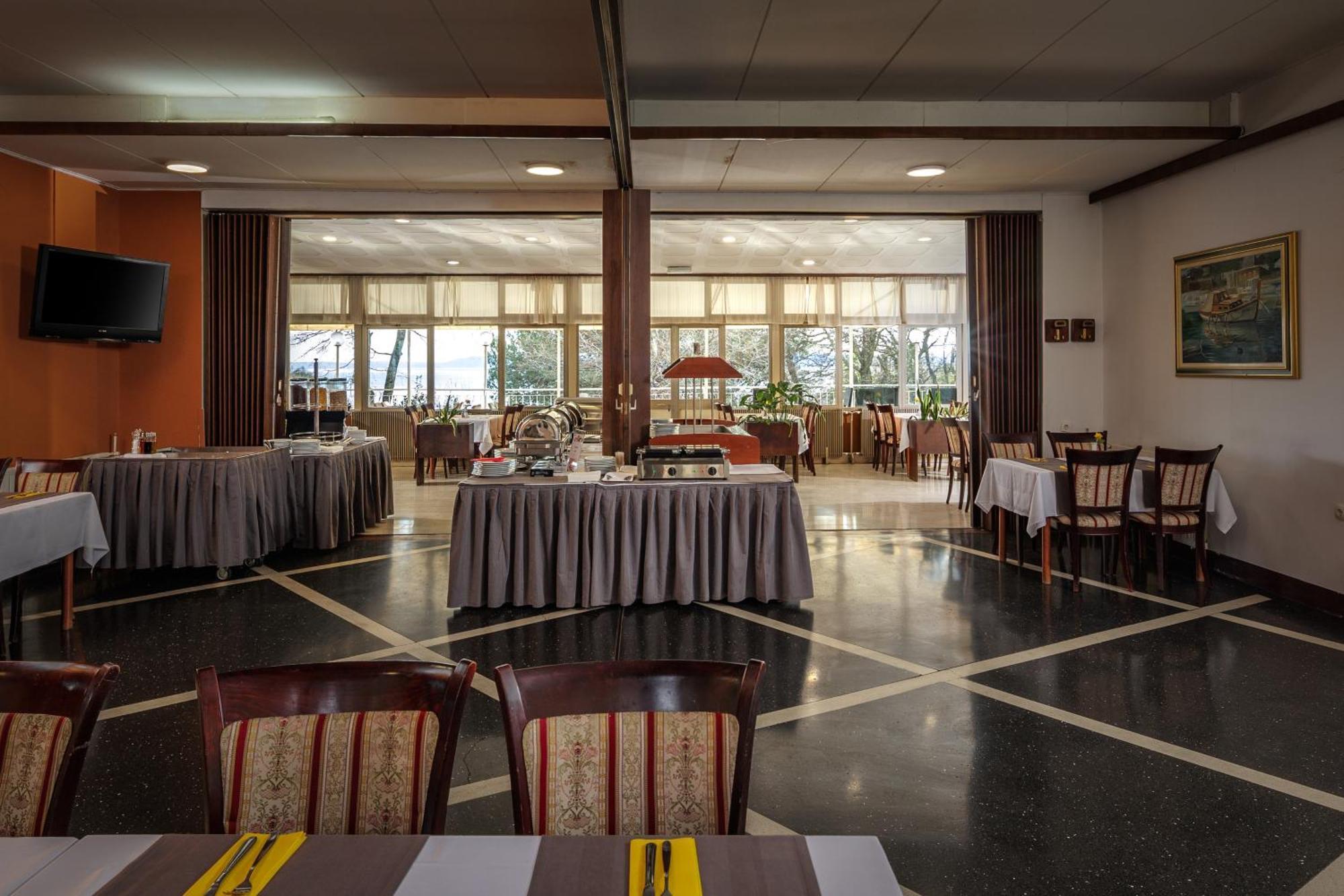 Hotel Boarding House Lucija Kostrena Esterno foto