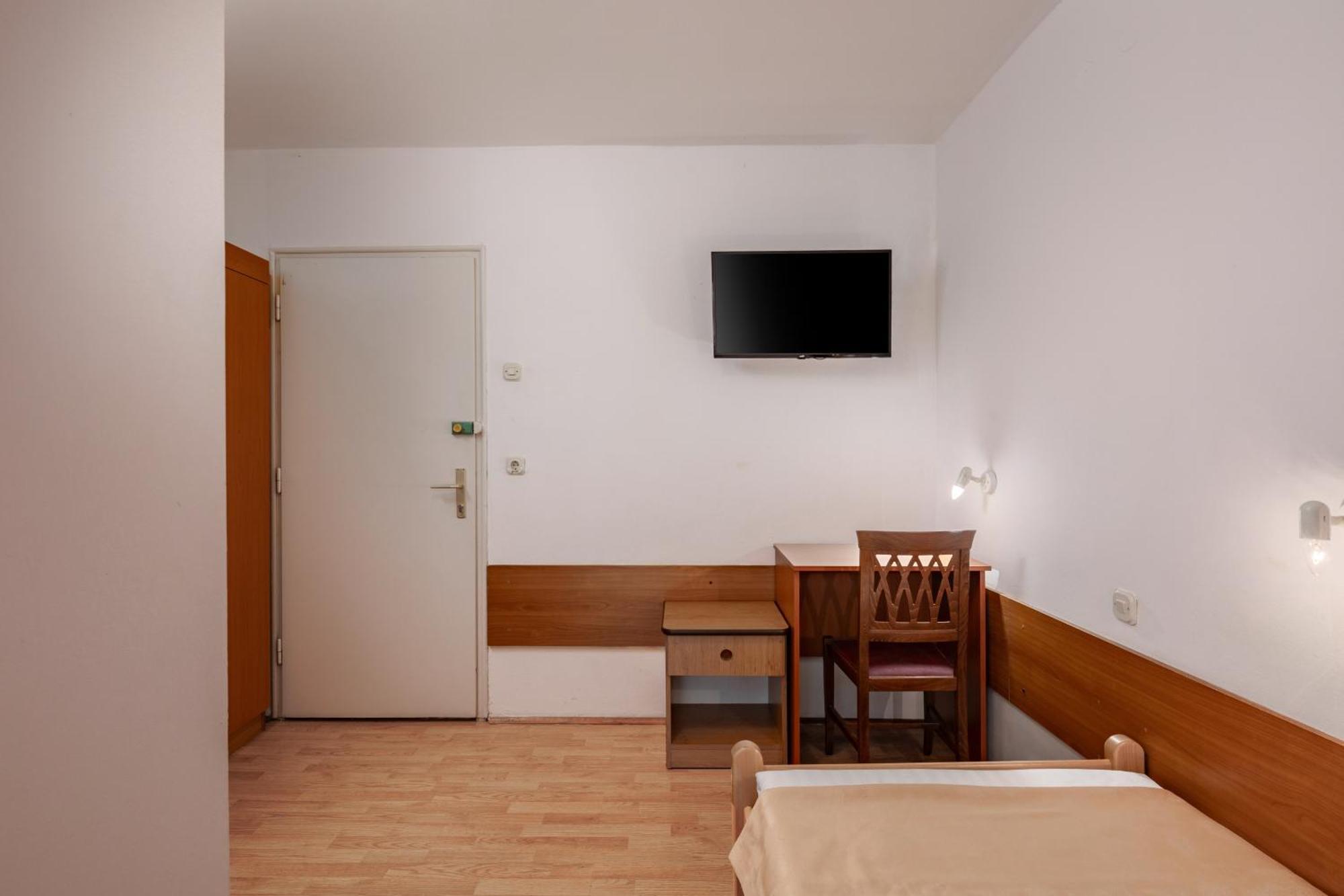 Hotel Boarding House Lucija Kostrena Esterno foto
